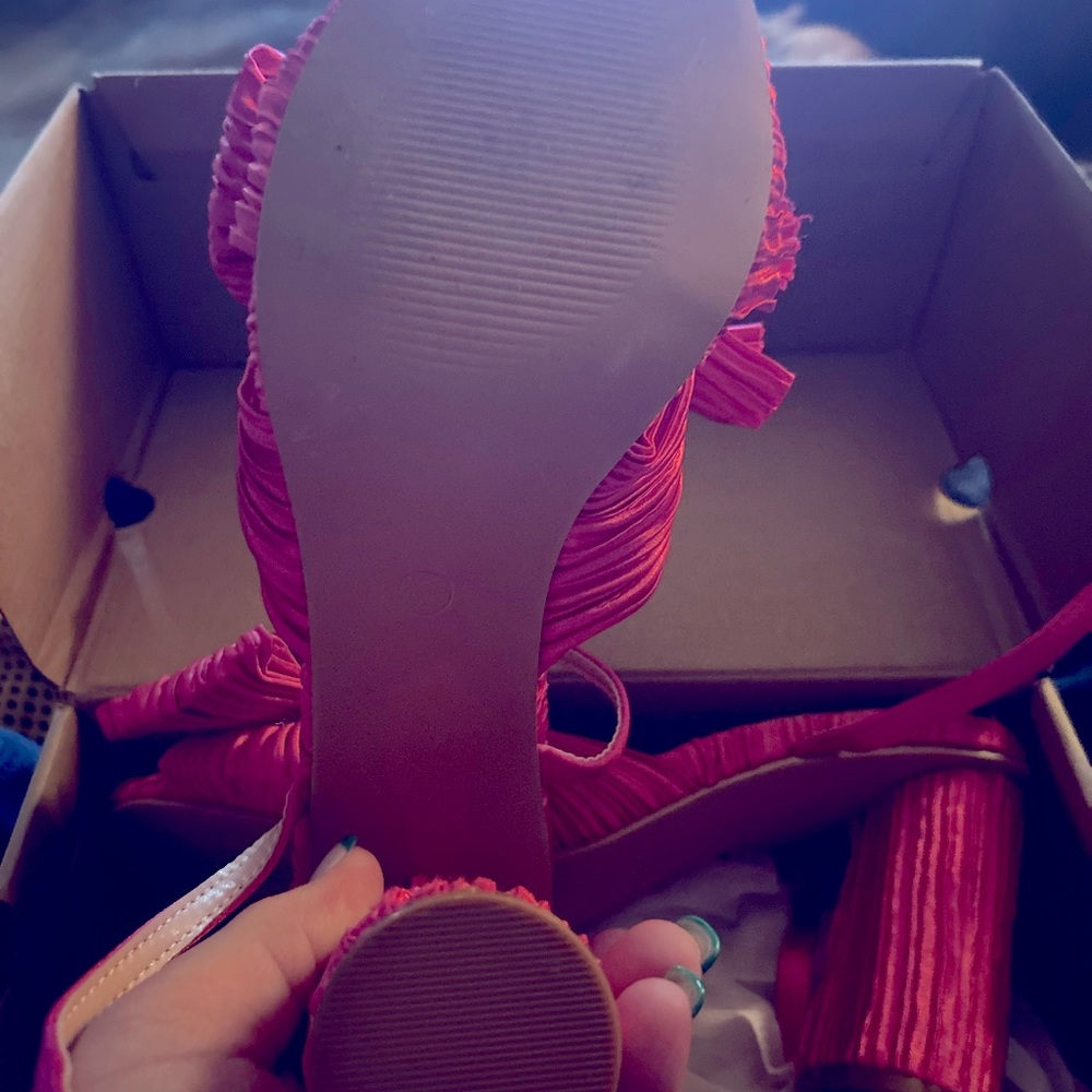 Open toe block heel. Worn once(for about an hour).